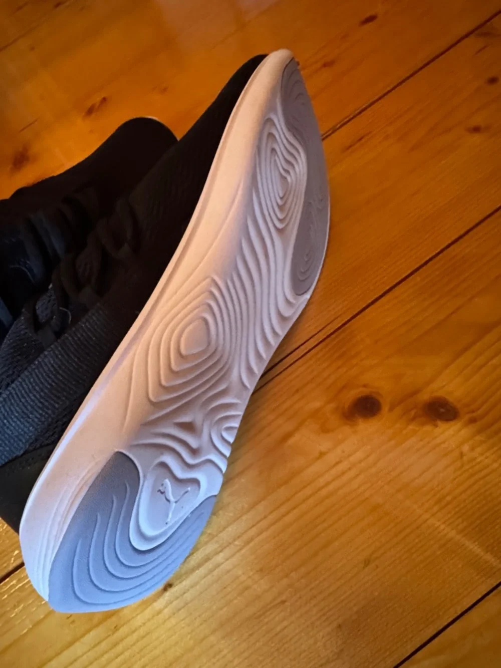 Puma Black Sneakers with White Soles and Pink Logo - Picture 6 of 6